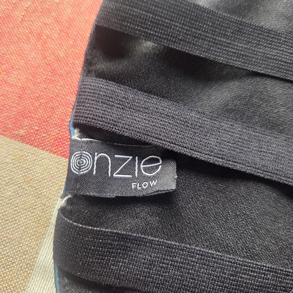 Onzie Feather Festival Yoga Top High Neck Graphic Sports Bra Size S/M - Picture 4 of 5
